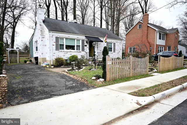 $630,000 | 10833 Warwick Avenue, Fairfax, VA 22030