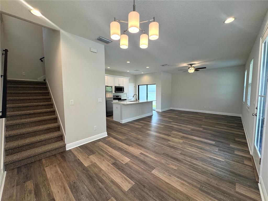 2861 Mayer Street Orlando, FL 32806 - Photo 4 of 32
