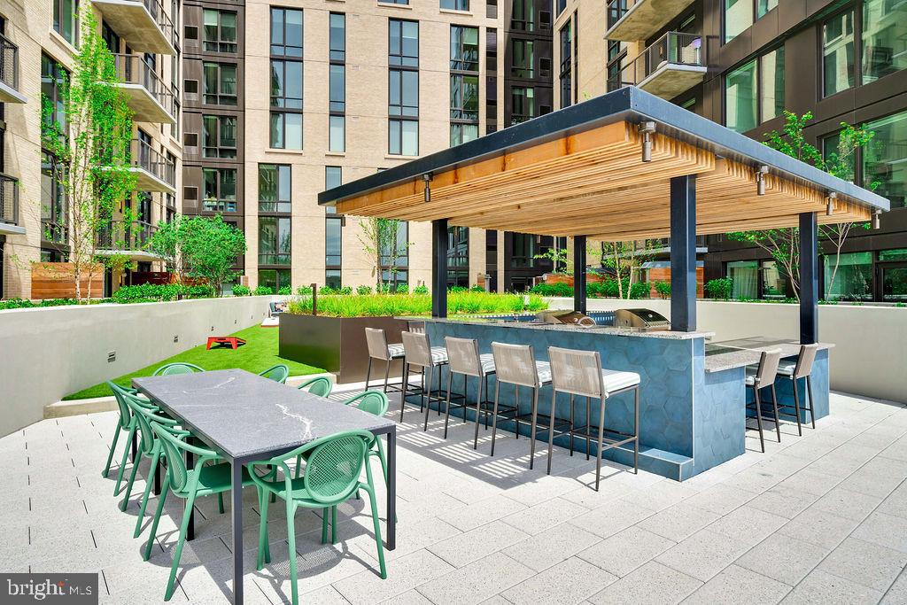 113 Potomac Avenue Southwest, Unit 608 Washington, DC 20024 - Photo 43 of 50 a view of a patio with a table and chairs