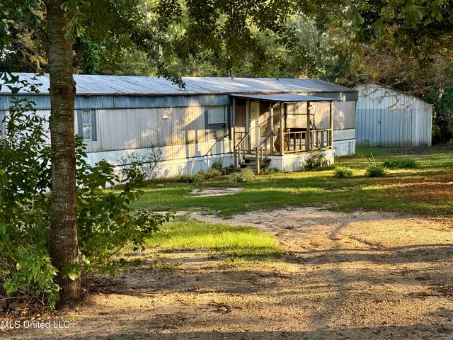 $90,000 | 702 2nd Street Southeast, Magee, MS 39111