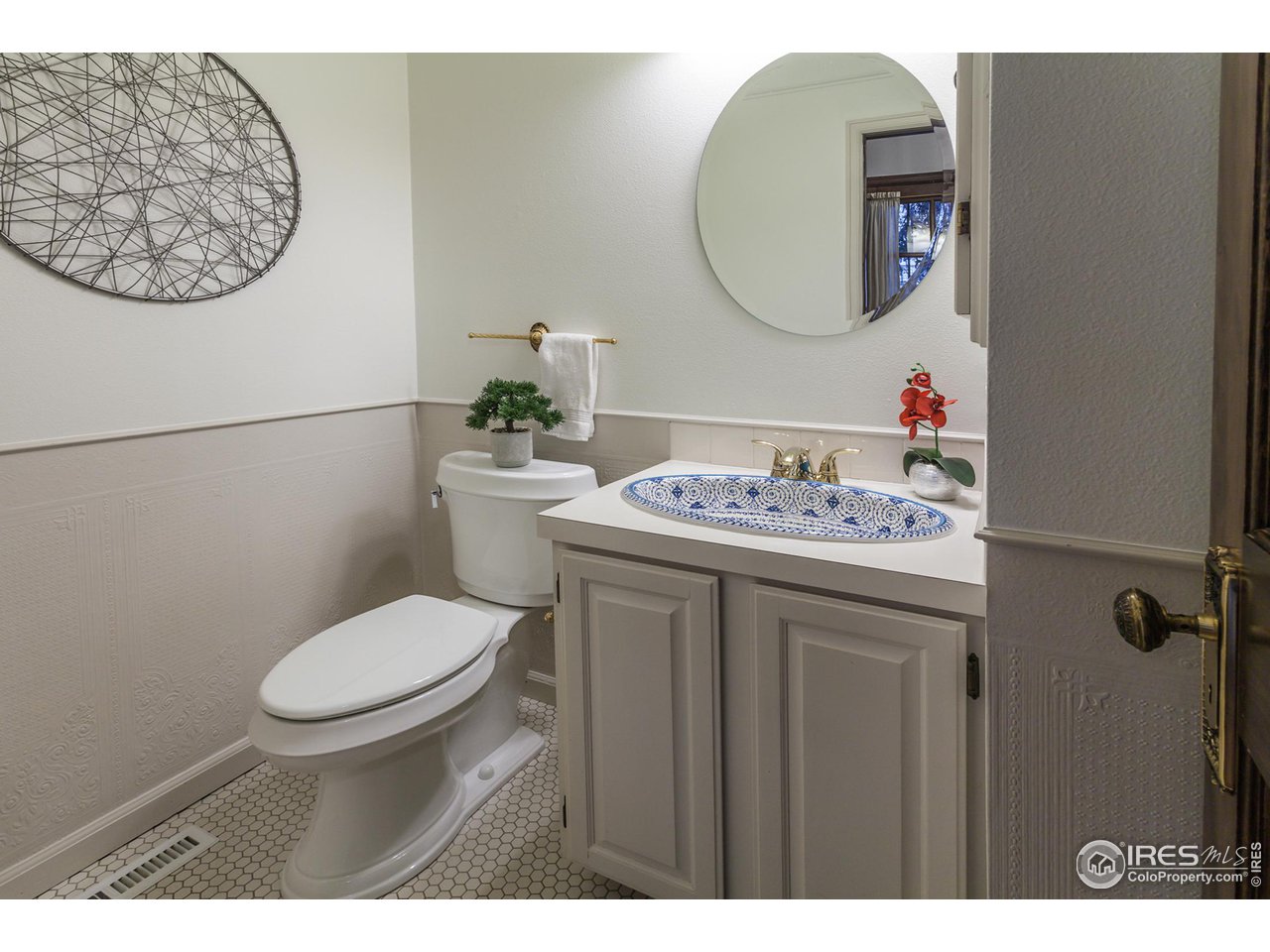 435 East Drake Road, Unit D Fort Collins, CO 80525 - Photo 26 of 38 Guest 1/2 bath