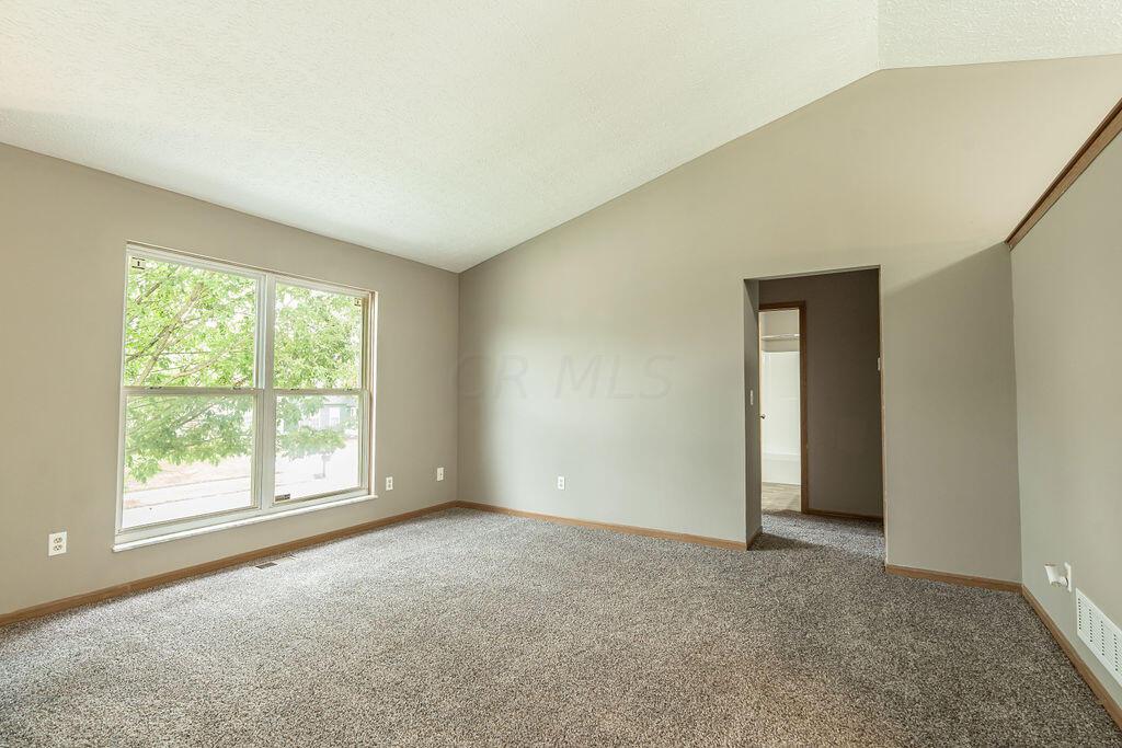 2731 Raphael Drive Columbus, OH 43232 - Photo 12 of 18 R1 (12)