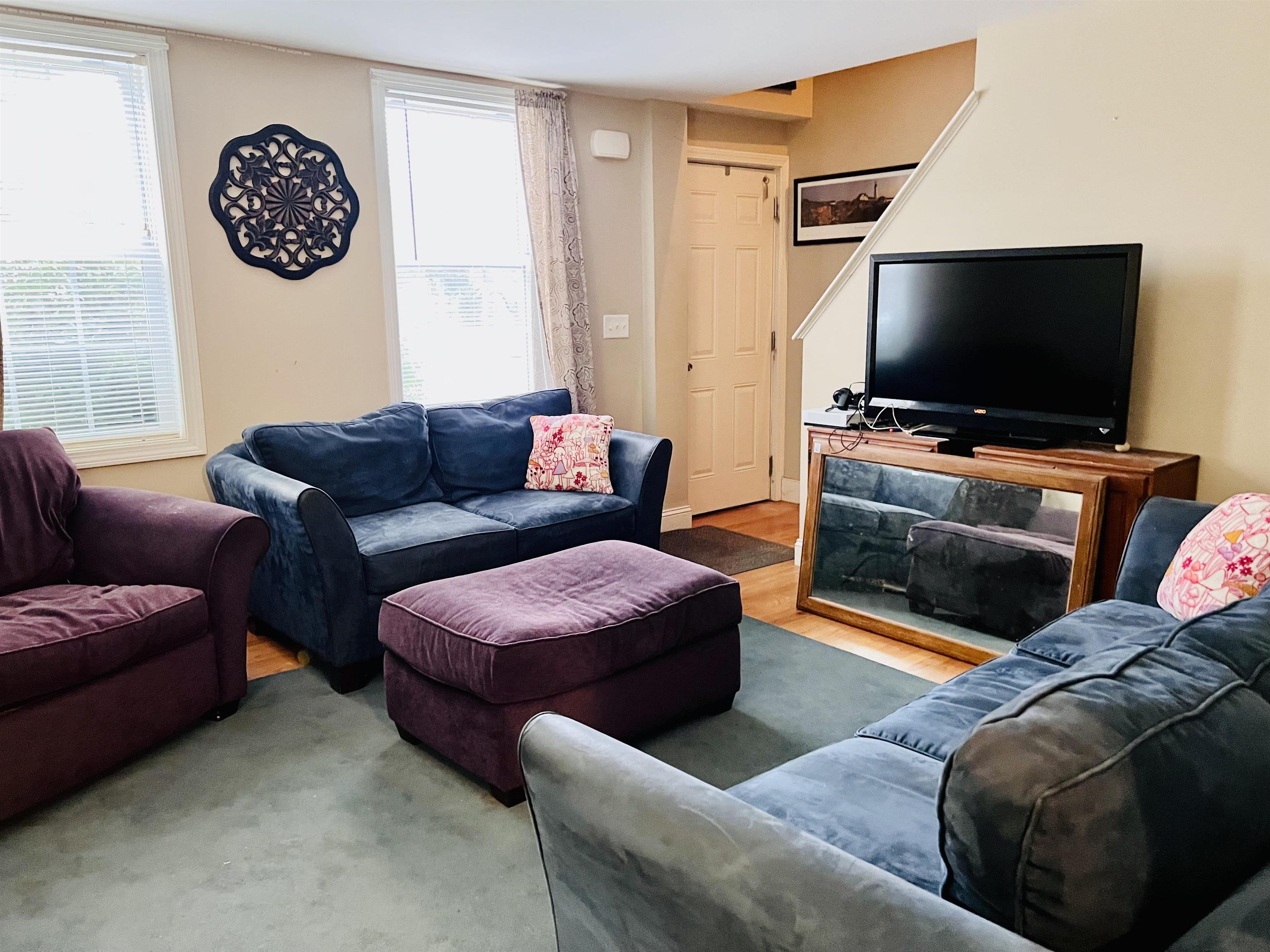 28 Dundee Avenue Hooksett, NH 03106 - Photo 2 of 11