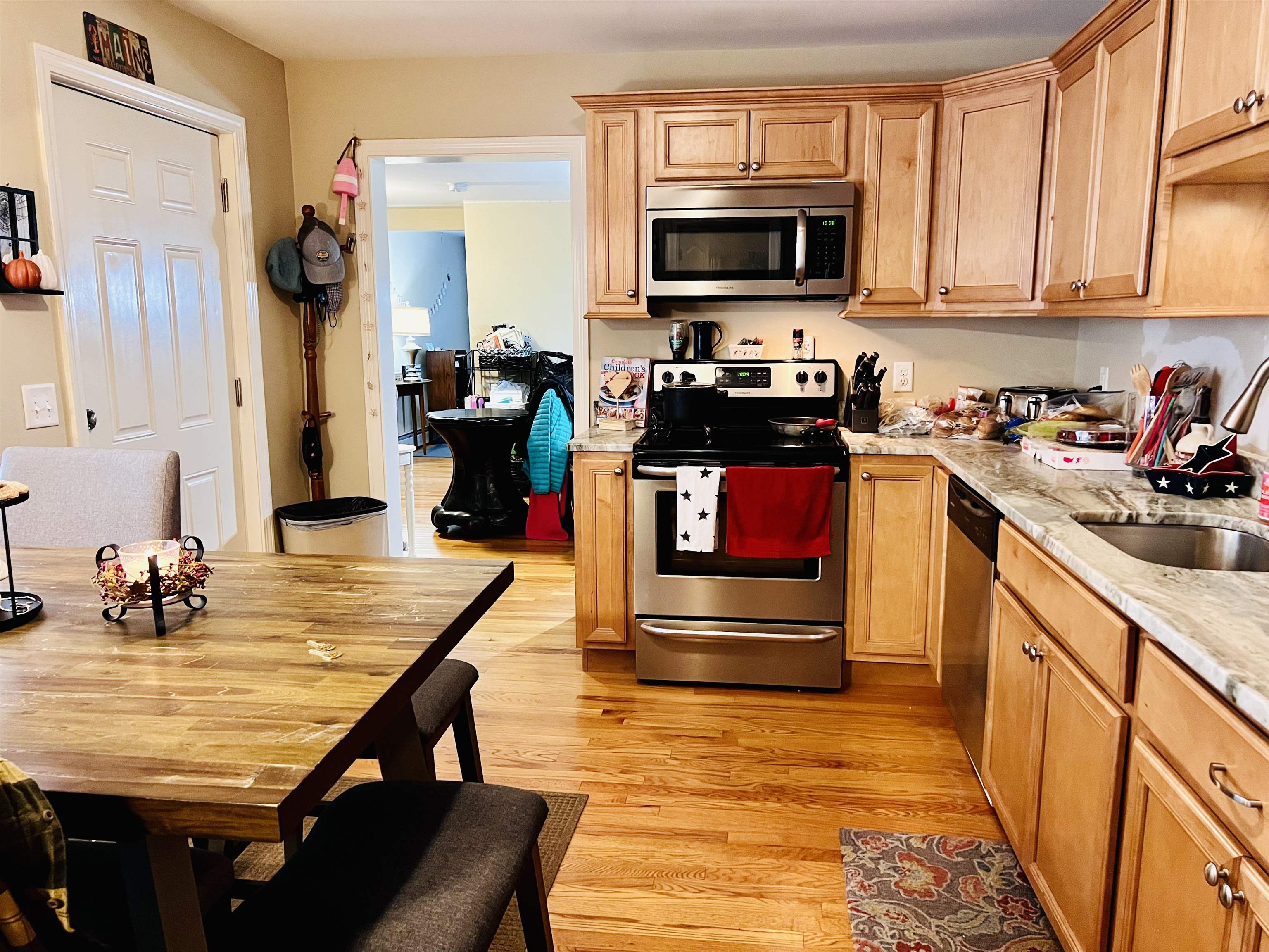 28 Dundee Avenue Hooksett, NH 03106 - Photo 5 of 11