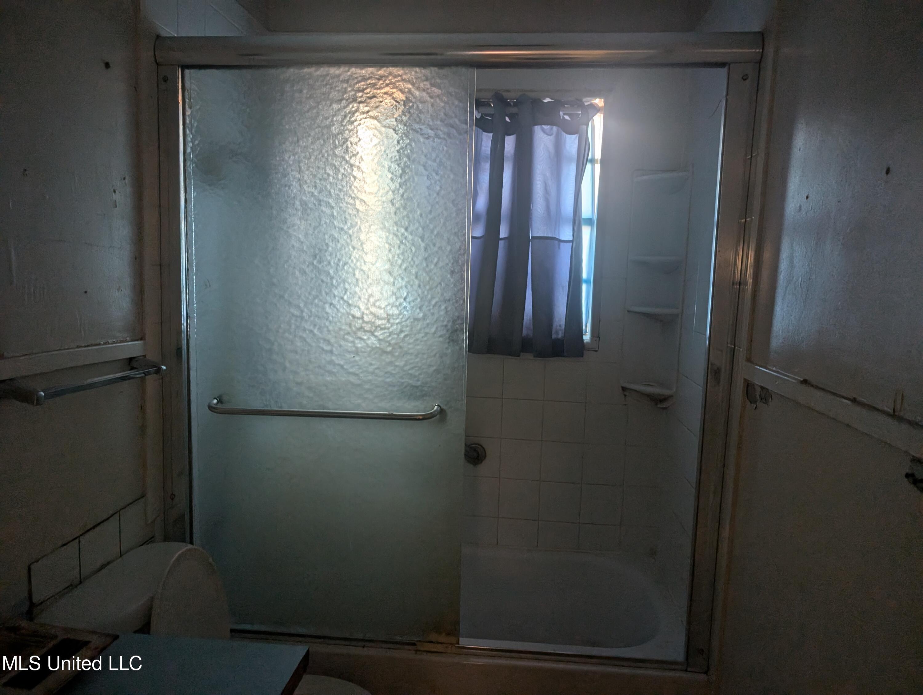 2227 Morton Avenue Jackson, MS 39213 - Photo 12 of 23 Hall bathroom