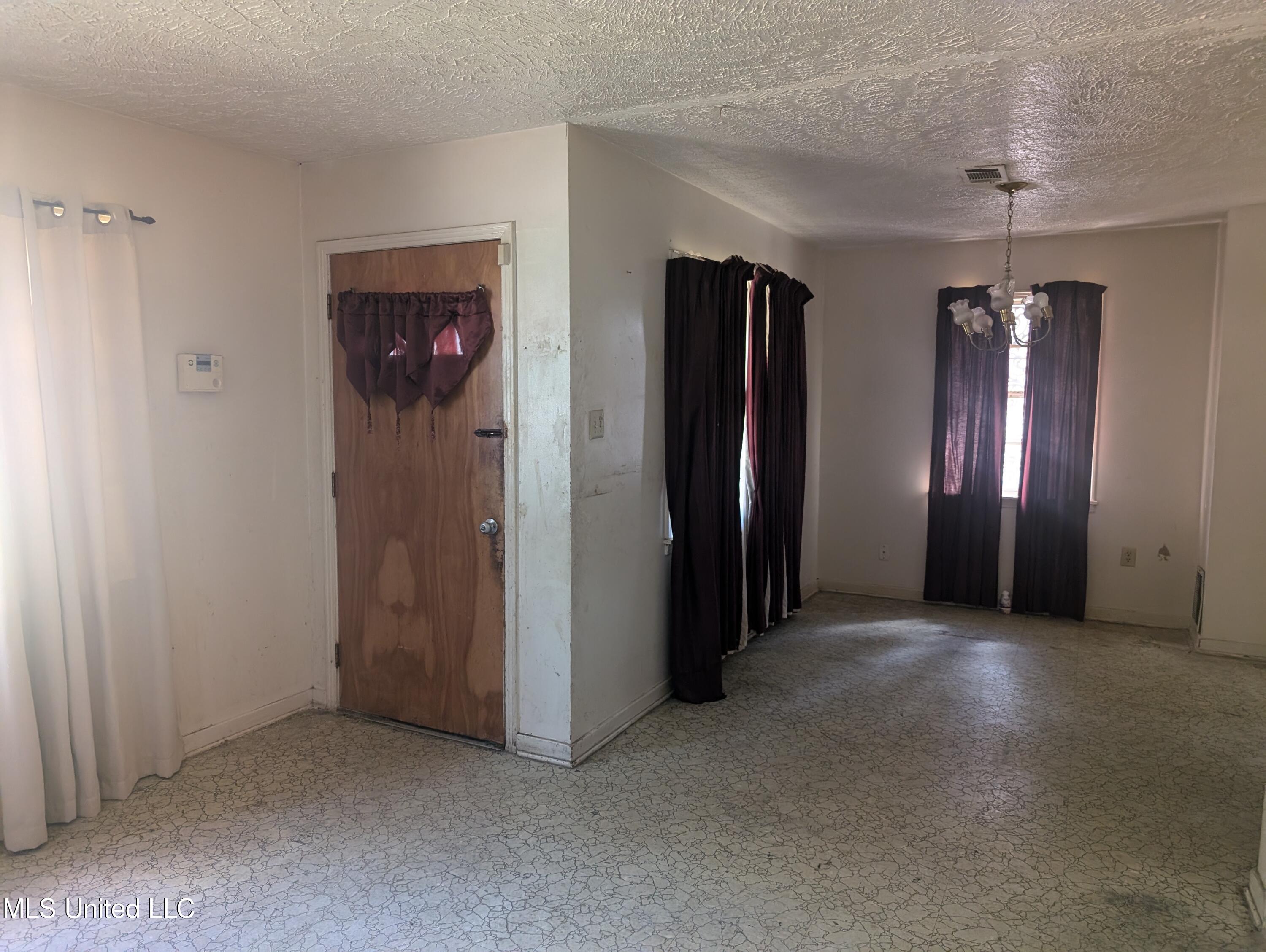 2227 Morton Avenue Jackson, MS 39213 - Photo 3 of 23 Living room