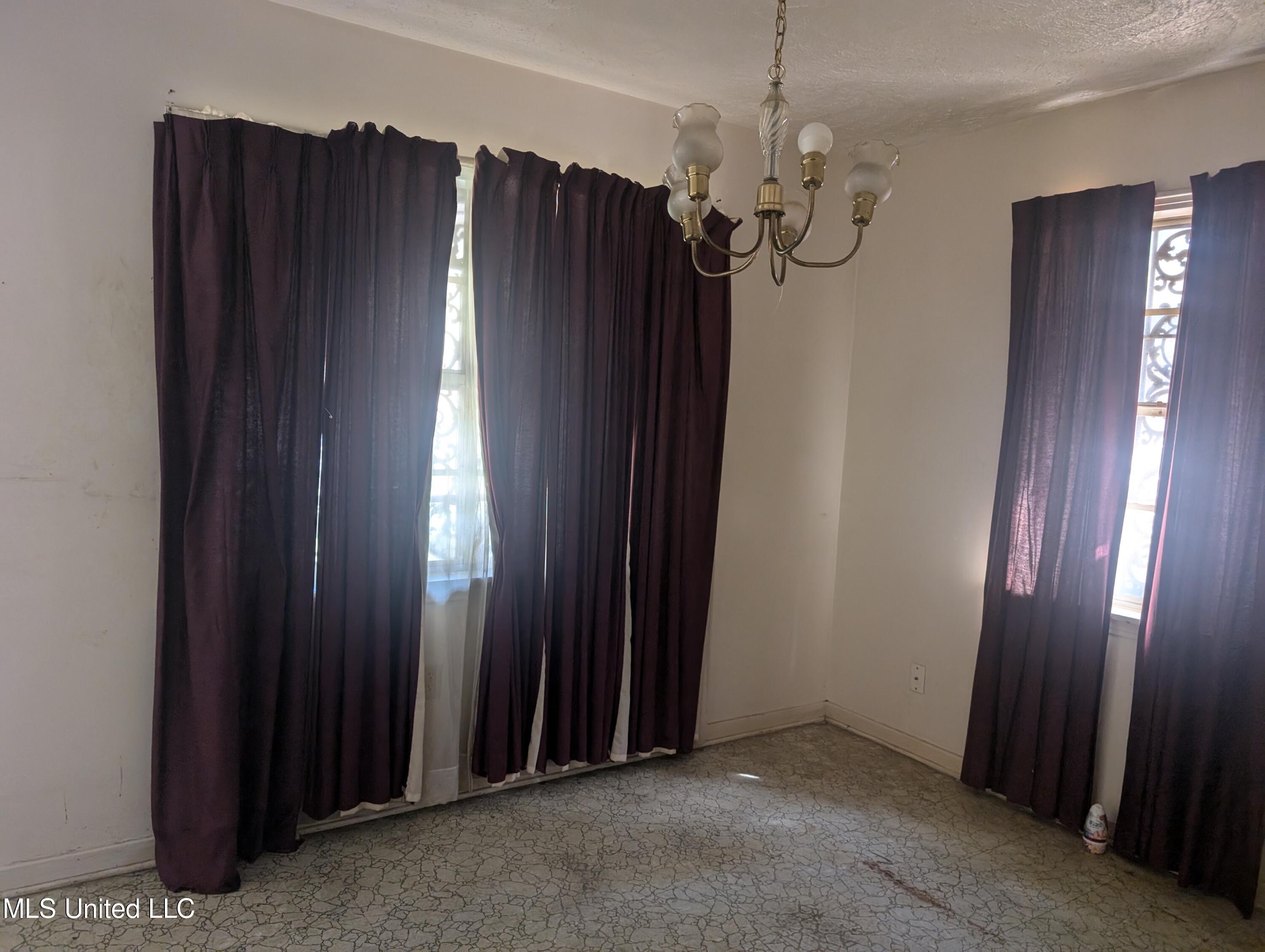 2227 Morton Avenue Jackson, MS 39213 - Photo 4 of 23 Living room