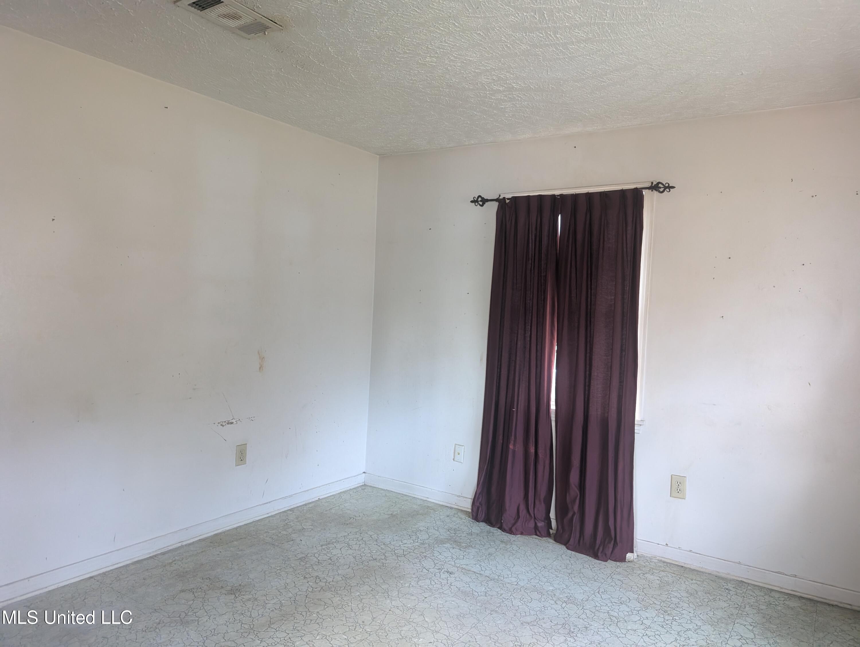 2227 Morton Avenue Jackson, MS 39213 - Photo 6 of 23 Living room