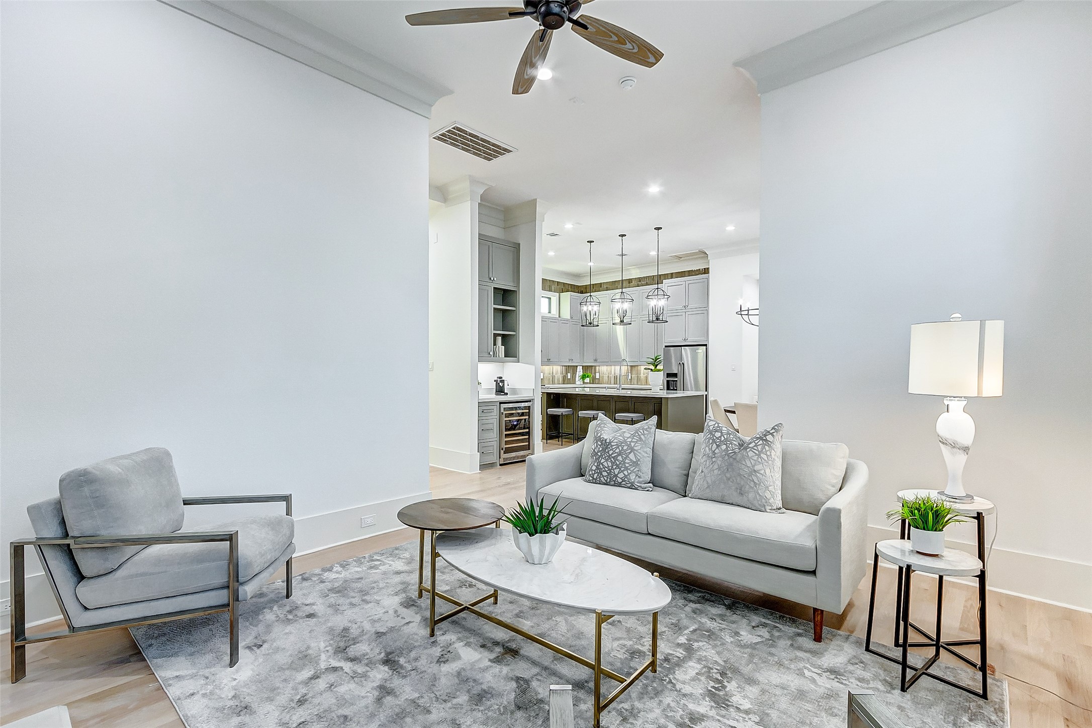 2122 Blalock Road, Unit B Houston, TX 77080 - Photo 14 of 48 a living room with furniture and a ceiling fan