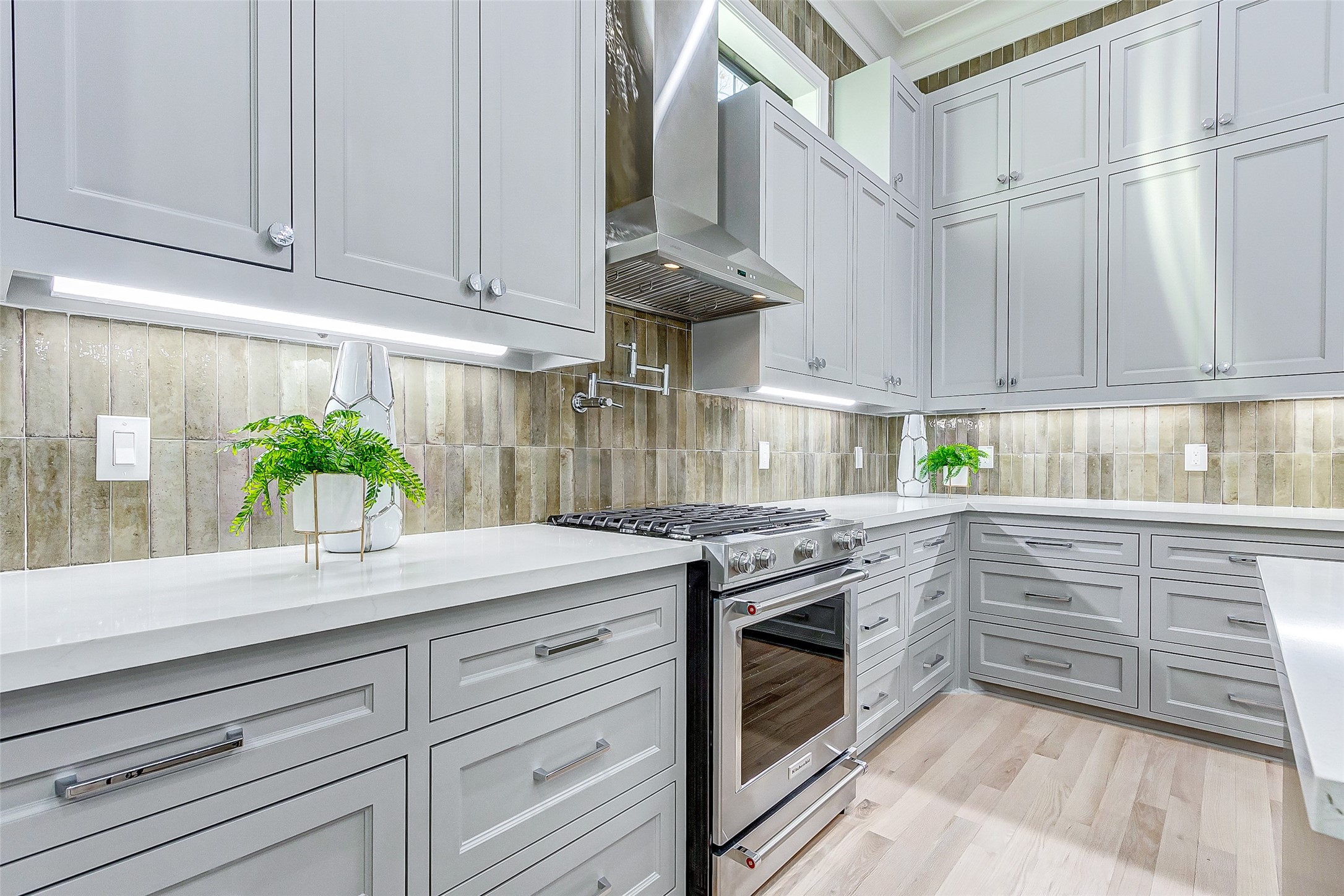 2122 Blalock Road, Unit B Houston, TX 77080 - Photo 24 of 48 a kitchen with granite countertop white cabinets and white stainless steel appliances