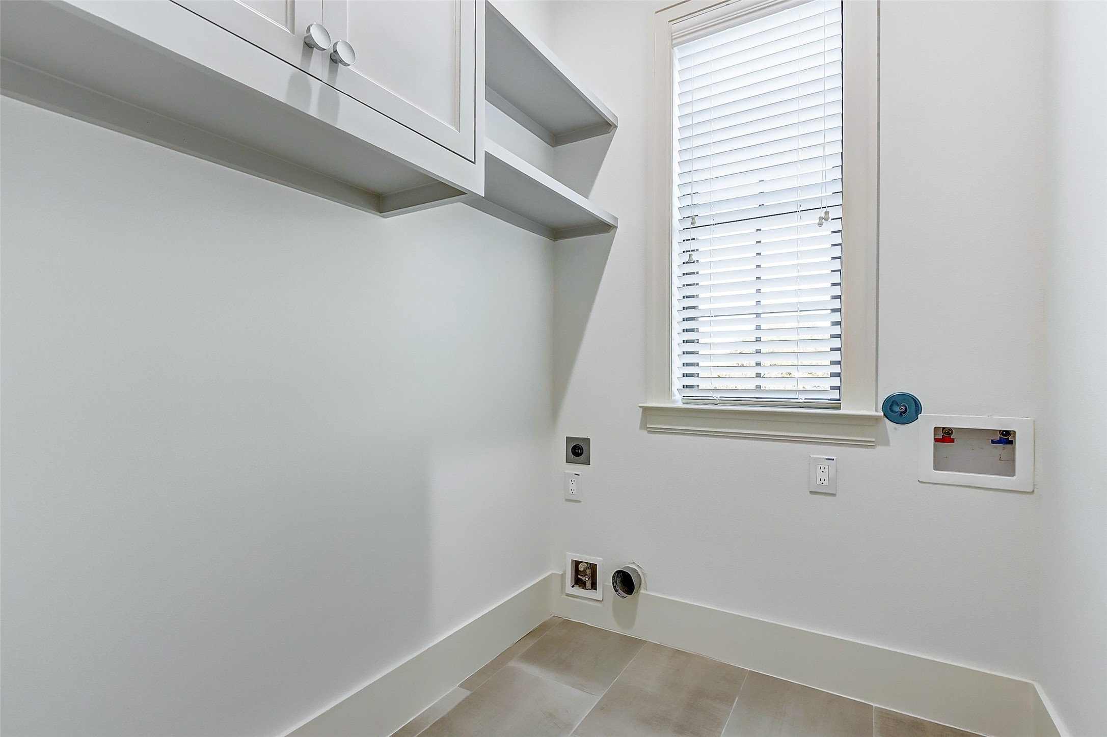 2122 Blalock Road, Unit B Houston, TX 77080 - Photo 28 of 48 a view of a room with rack on the wall and a window