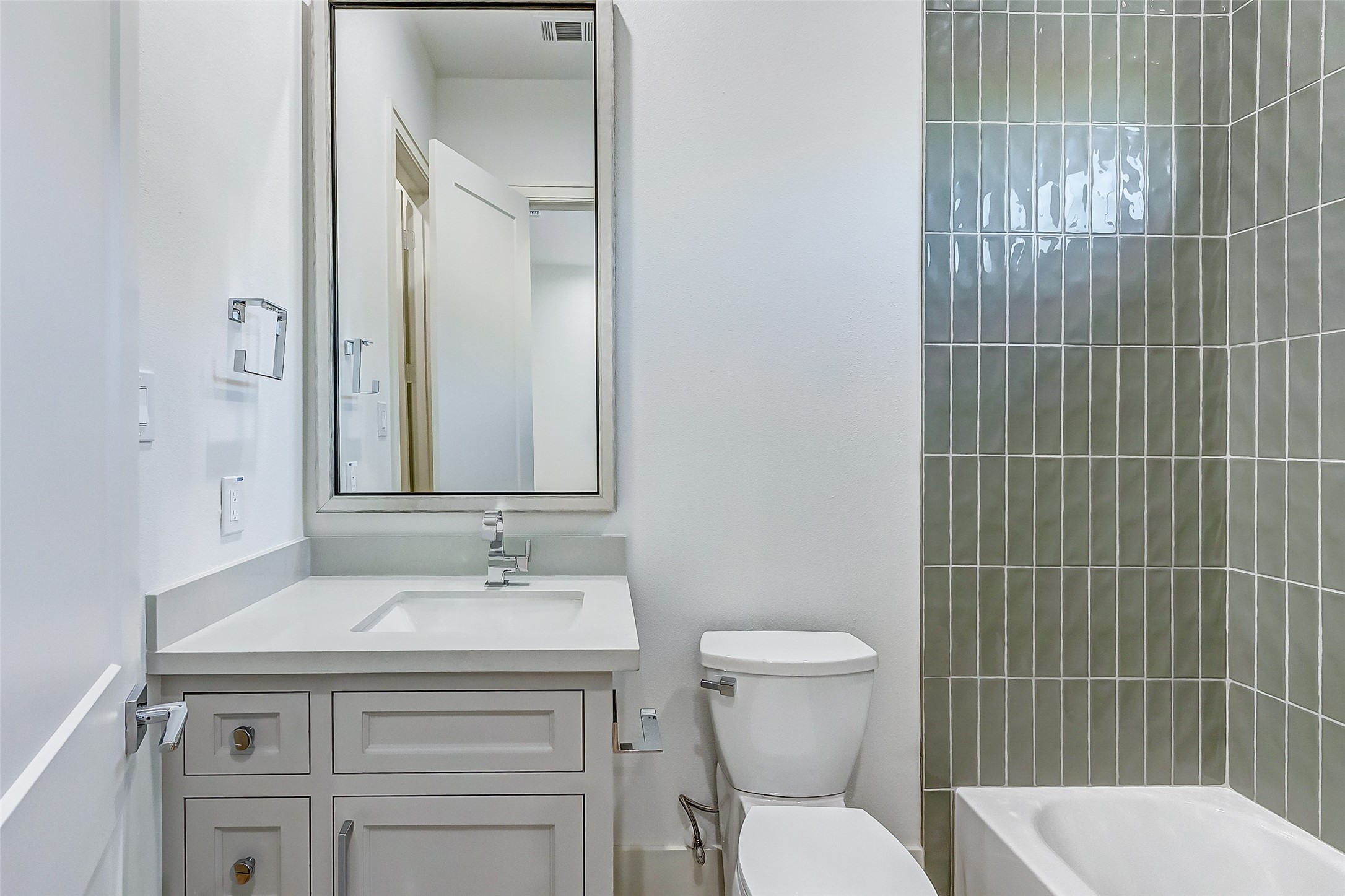 2122 Blalock Road, Unit B Houston, TX 77080 - Photo 31 of 48 a bathroom with a toilet sink vanity and mirror