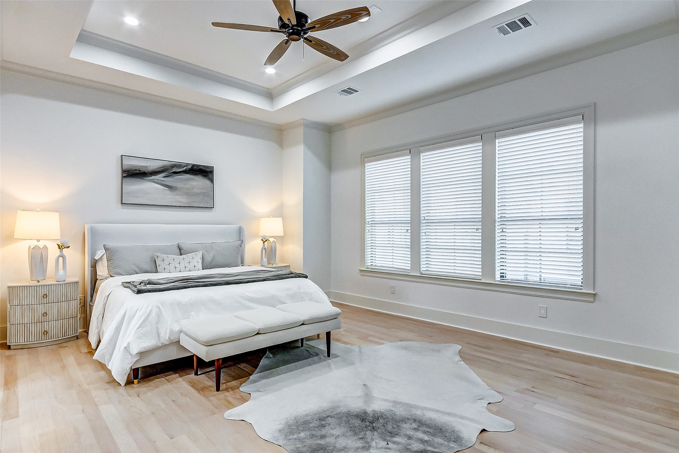 2122 Blalock Road, Unit B Houston, TX 77080 - Photo 33 of 48 a bedroom with a bed and a window