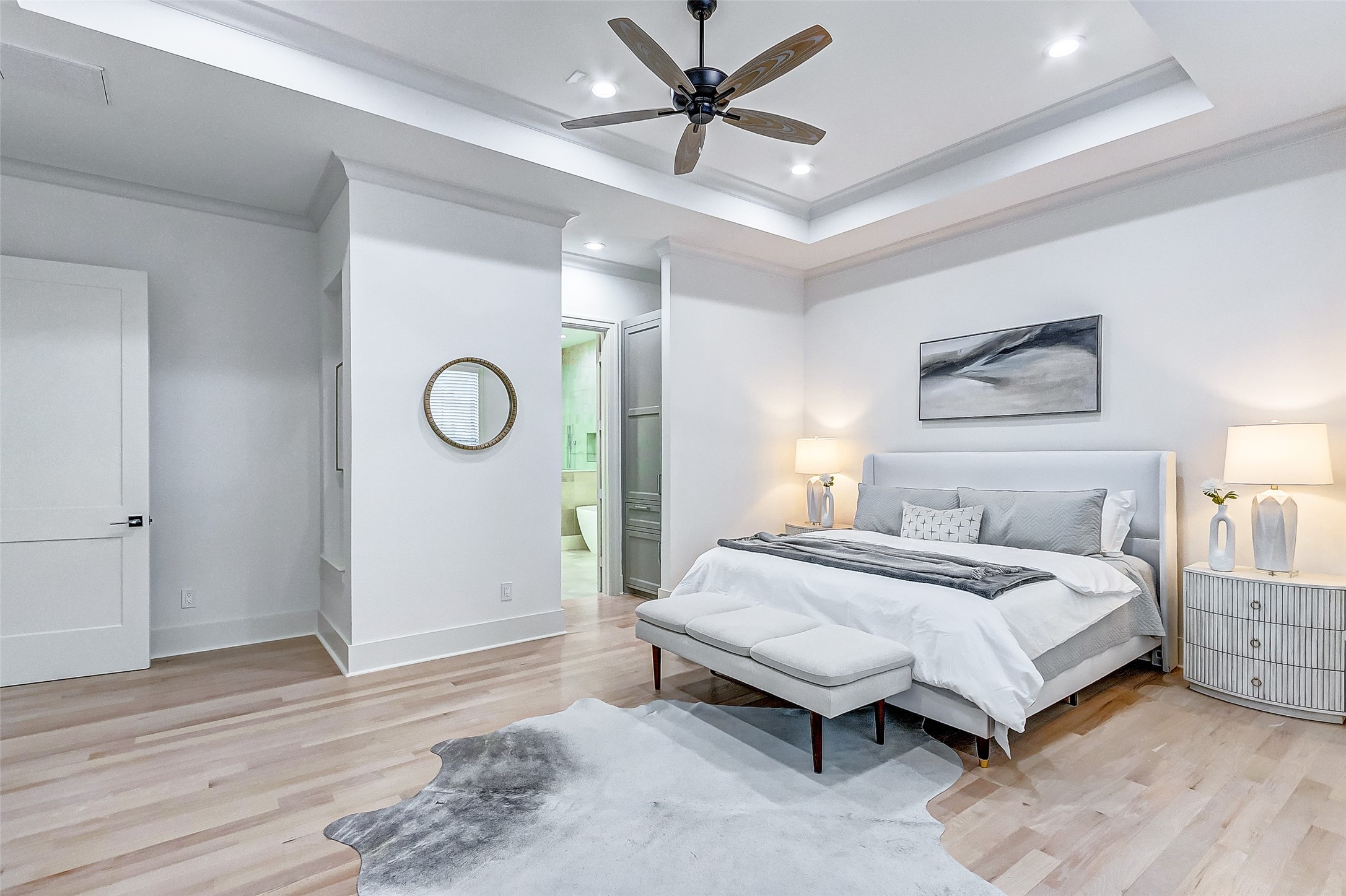 2122 Blalock Road, Unit B Houston, TX 77080 - Photo 35 of 48 a spacious bedroom with a bed and a table