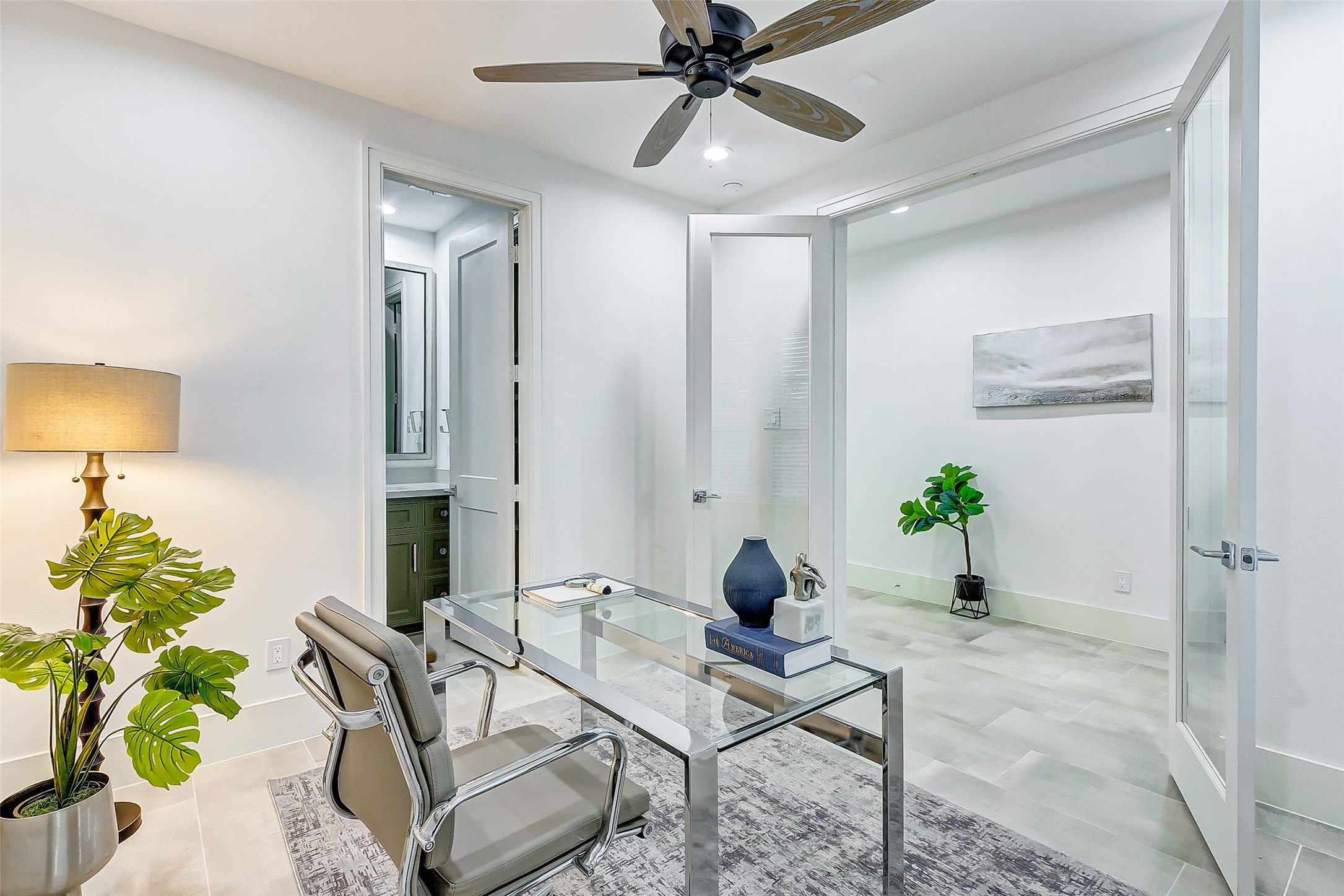 2122 Blalock Road, Unit B Houston, TX 77080 - Photo 7 of 48 a living room with furniture