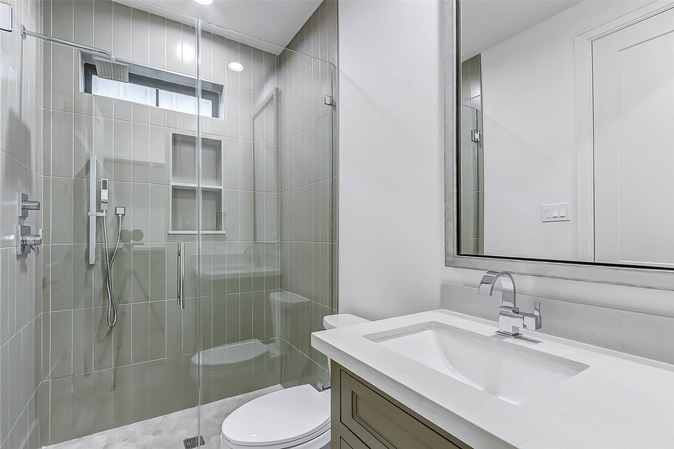 2122 Blalock Road, Unit B Houston, TX 77080 - Photo 8 of 48 a bathroom with a sink toilet and shower