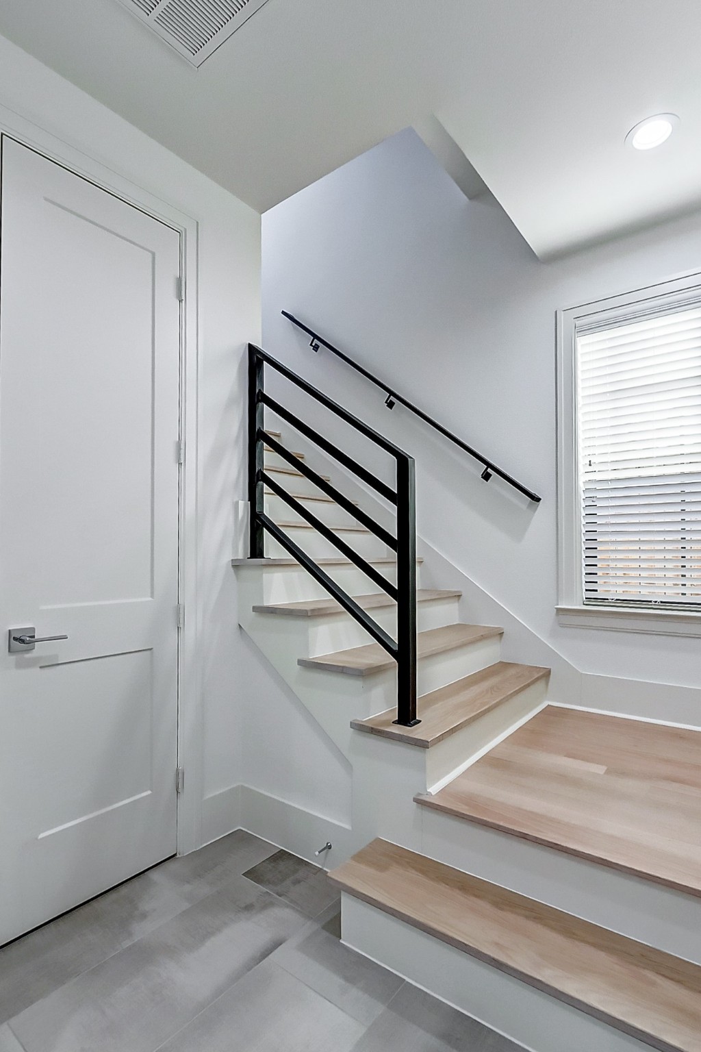 2122 Blalock Road, Unit B Houston, TX 77080 - Photo 10 of 48 a view of entryway