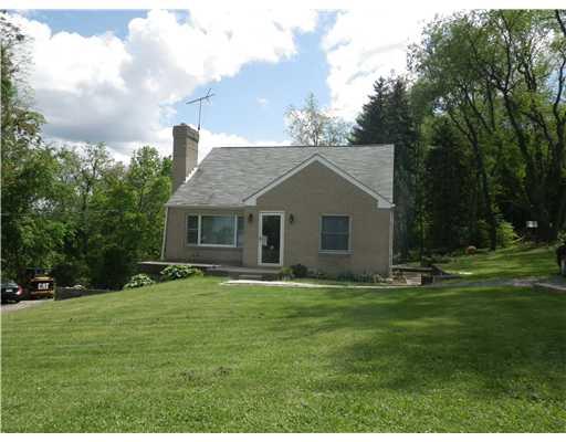 137 Foxwood Road Coraopolis, PA 15108 - Photo 1 of 17 Exterior Front.
