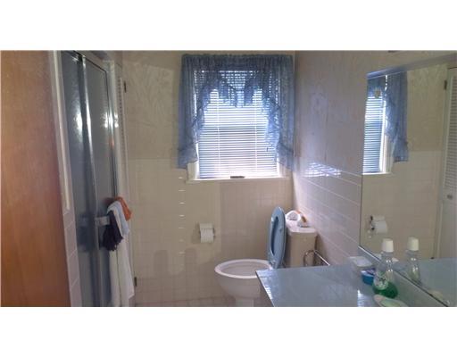 137 Foxwood Road Coraopolis, PA 15108 - Photo 11 of 17 Full Bath.