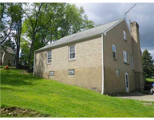 137 Foxwood Road Coraopolis, PA 15108 - Photo 3 of 17 Exterior Back.