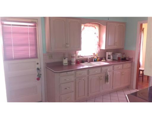 137 Foxwood Road Coraopolis, PA 15108 - Photo 6 of 17 Kitchen.
