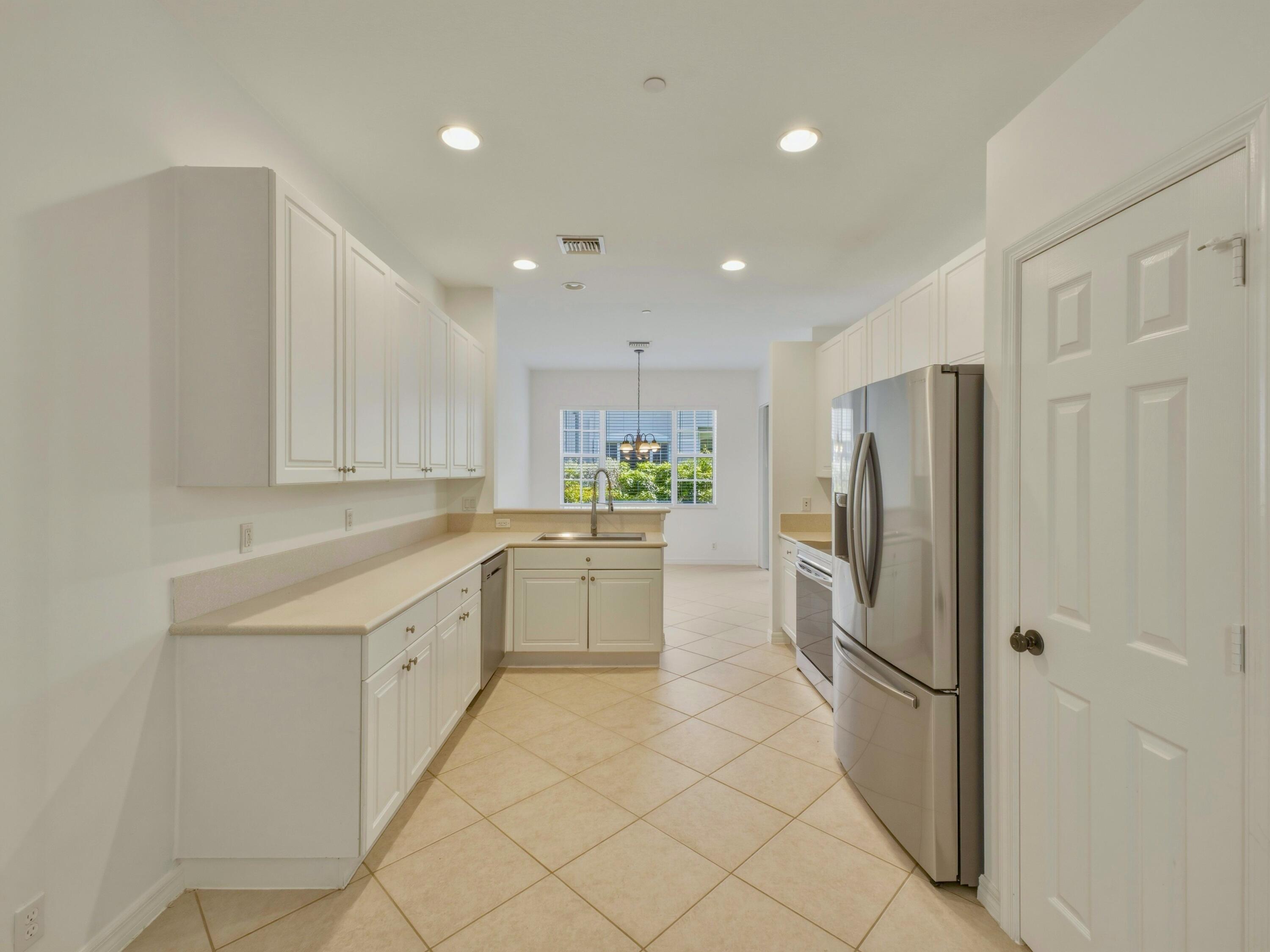 119 Lancaster Road Boynton Beach, FL 33426 - Photo 16 of 57 Kitchen to DIning