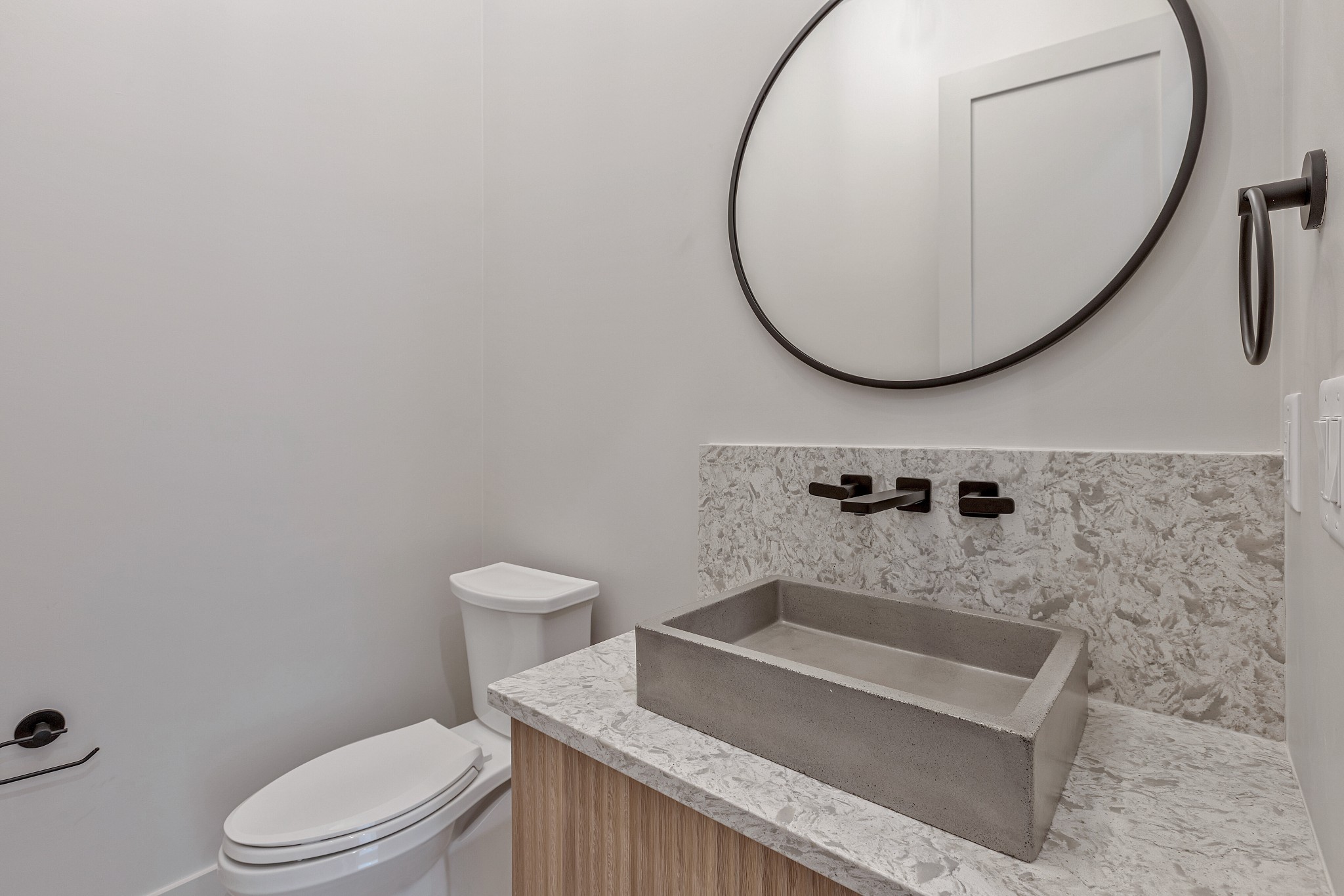 5025 Cobbler Ridge Road Franklin, TN 37064 - Photo 15 of 34 a bathroom with a toilet a sink and mirror