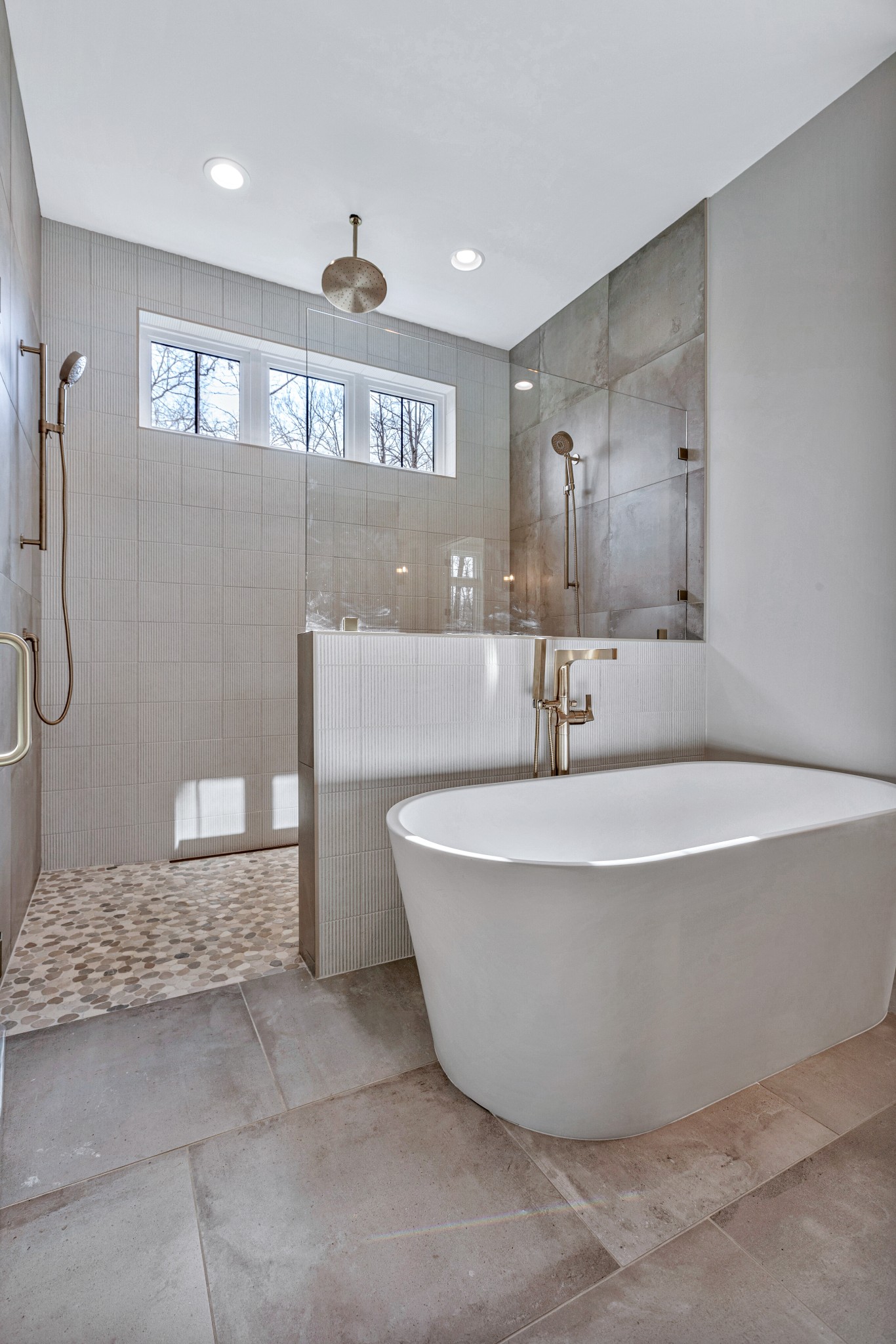 5025 Cobbler Ridge Road Franklin, TN 37064 - Photo 18 of 34 a spacious bathroom with a tub and shower