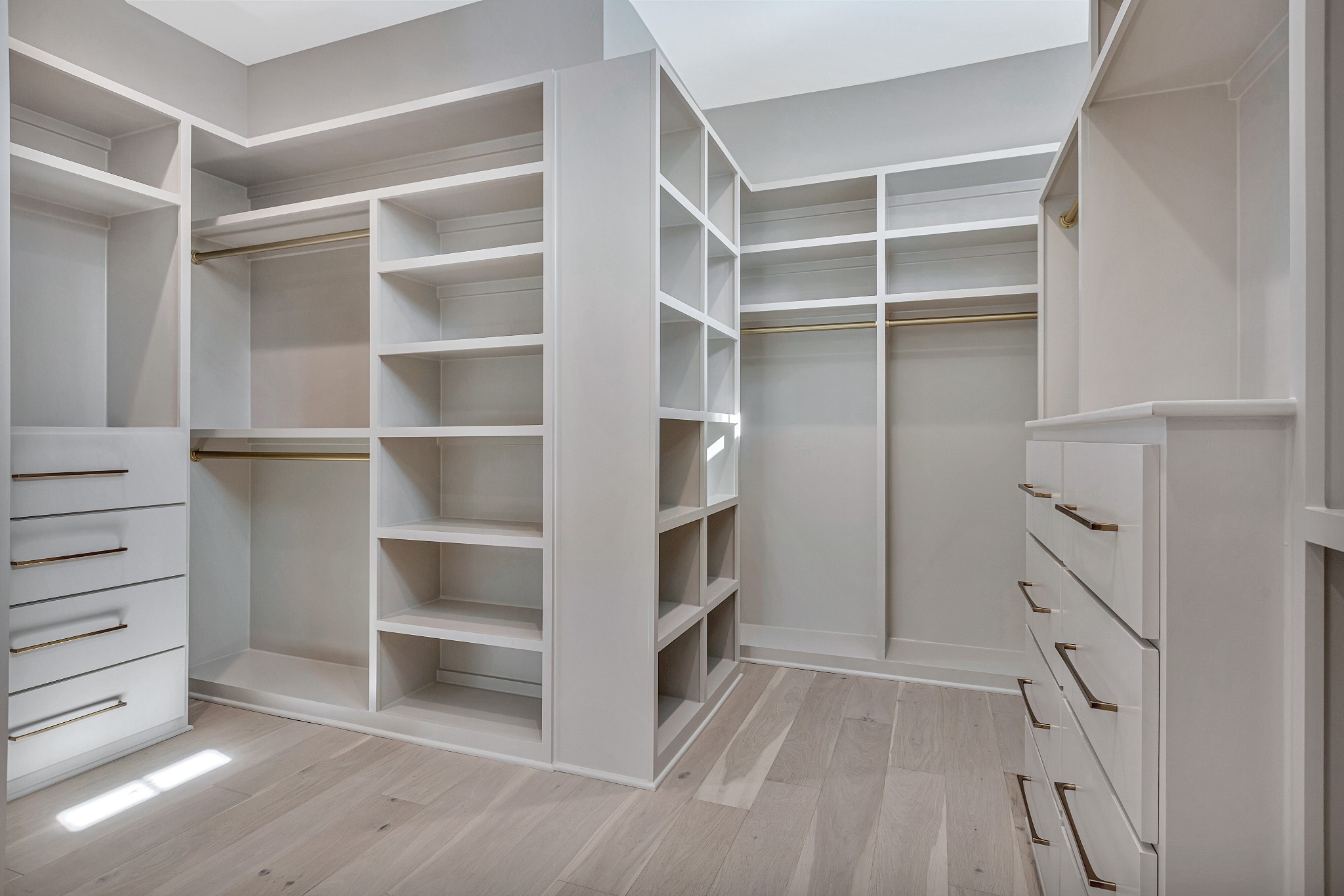 5025 Cobbler Ridge Road Franklin, TN 37064 - Photo 19 of 34 a view of walk in closet with empty racks