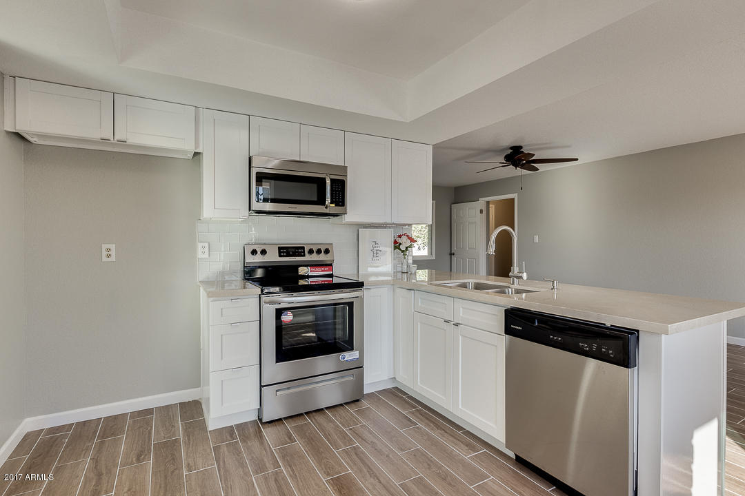 3622 East Bloomfield Road Phoenix, AZ 85032 - Photo 8 of 27 White shaker cabinets!