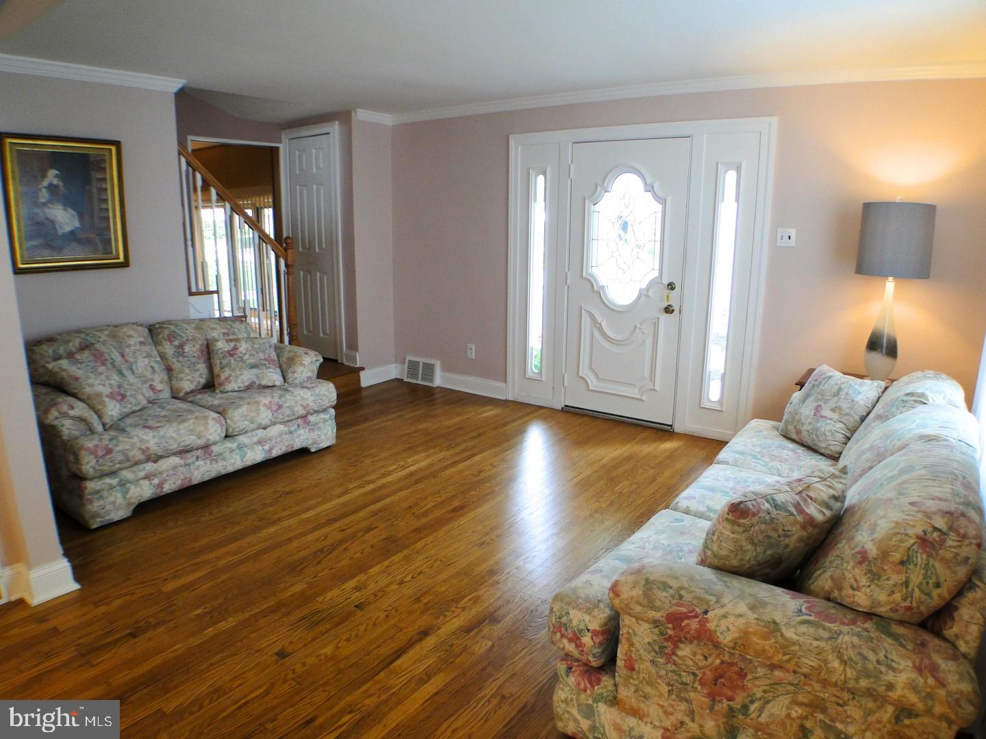 41 Plymouth Road Springfield, PA 19064 - Photo 3 of 25 Living Room