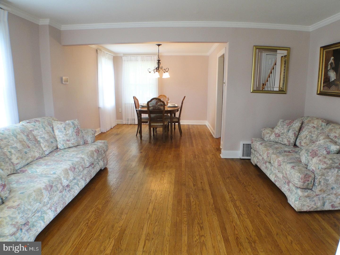 41 Plymouth Road Springfield, PA 19064 - Photo 4 of 25 Living Room