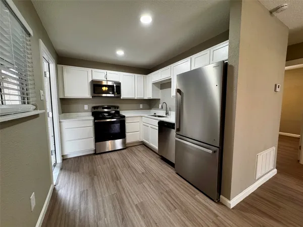 $1,495 | 202 West N Loop Boulevard, Unit B, Austin, TX 78751