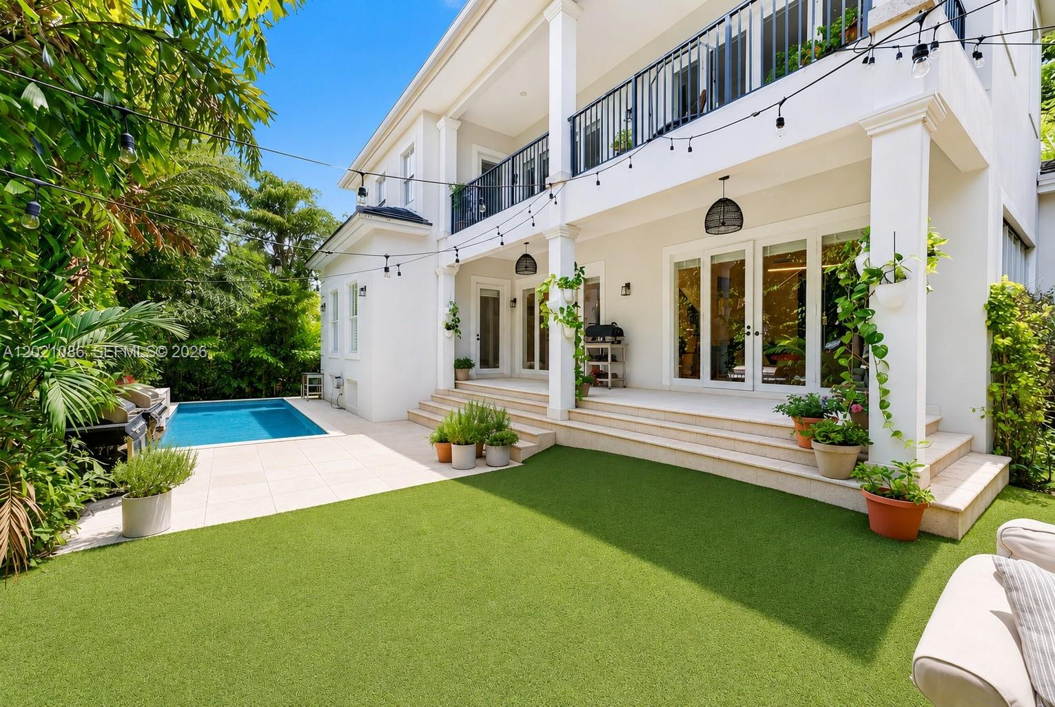 442 Ridgewood Road Key Biscayne, FL 33149 - Photo 10 of 35