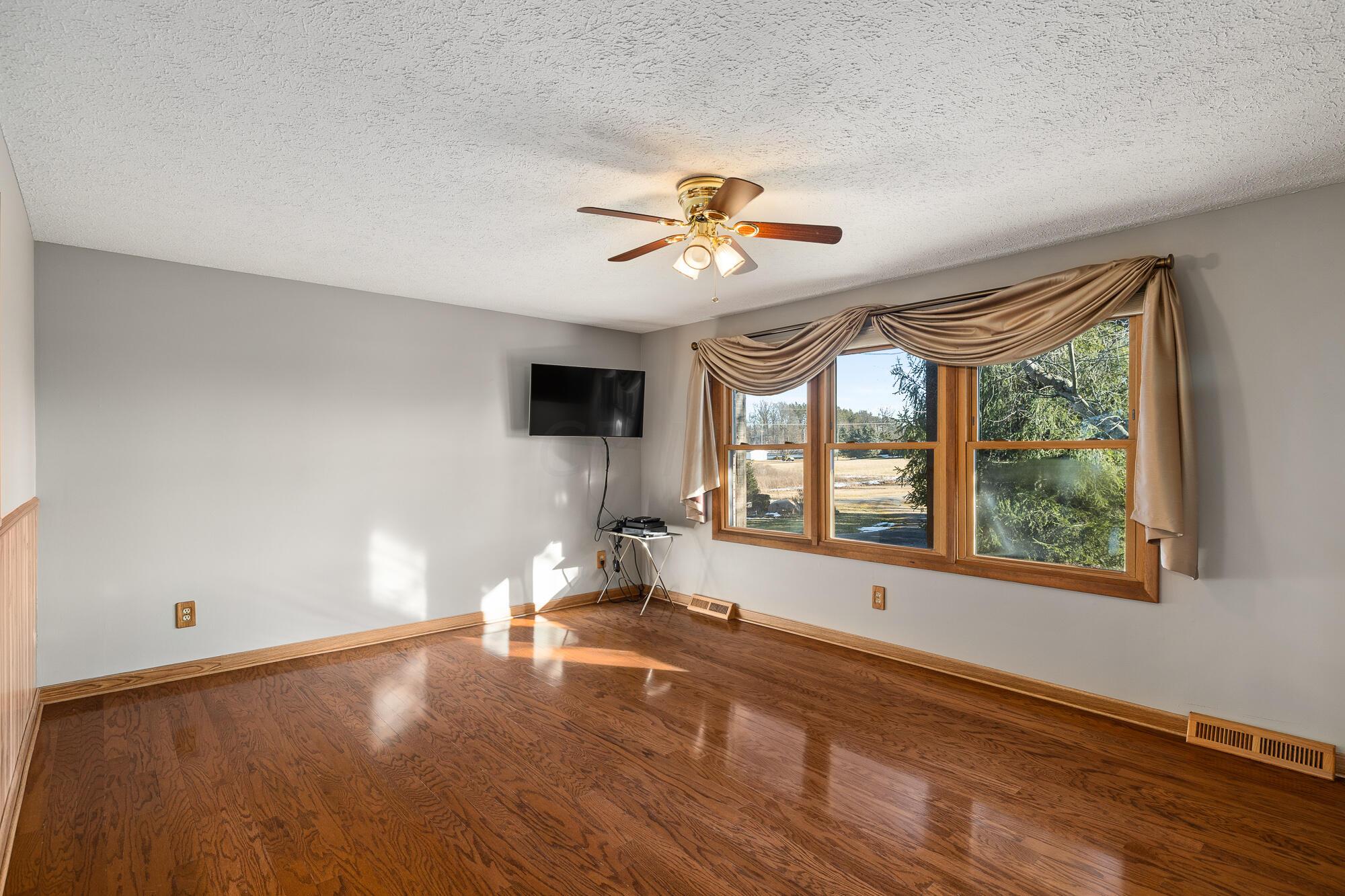 3780 Snodgrass Road Mansfield, OH 44903 - Photo 5 of 42 int-liv-2