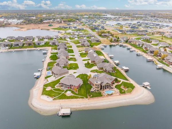 $170,000 | 2558 North Paradise Court, Wichita, KS 67205