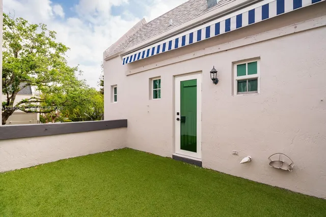 $10,000 | 2952 Peachy Street, Unit 8, Coconut Grove, FL 33133