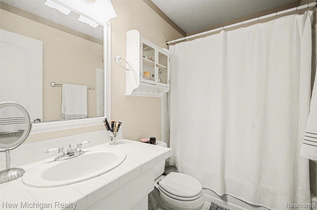 2270 Hillendale Drive Rochester Hills, MI 48309 - Photo 20 of 33