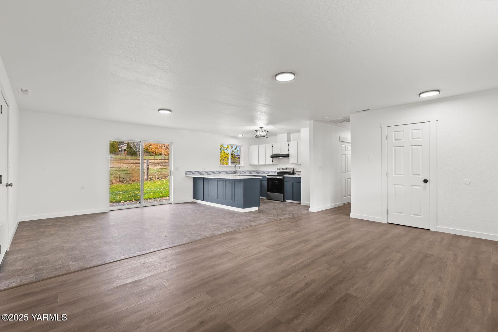 161 Whites Place Selah, WA 98942 - Photo 9 of 27 161 Whites Pl009