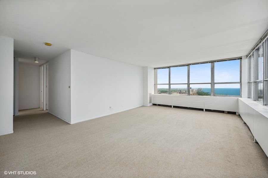 655 West Irving Park Road, Unit 5202 Chicago, IL 60613 - Photo 9 of 26 an empty room with large window
