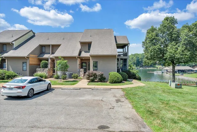 $815,000 | 117 Fawn Haven Lane, Huddleston, VA 24104