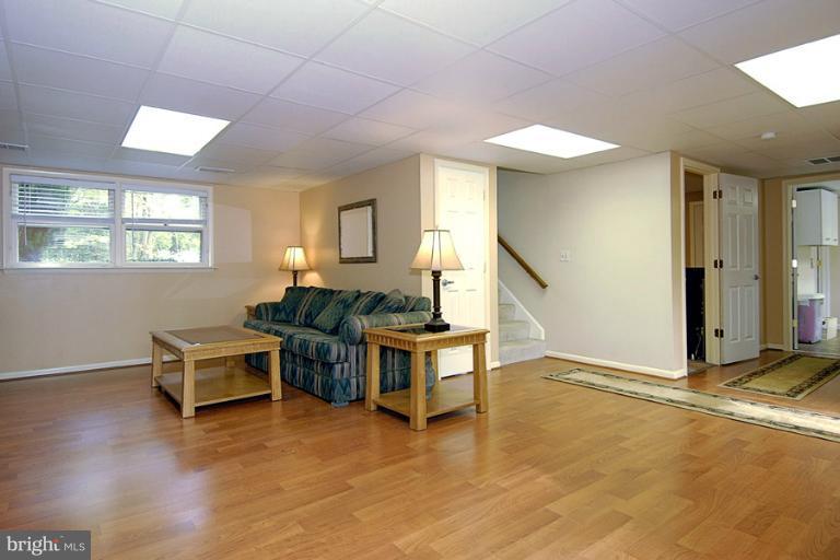 565 Poplar Drive Riva, MD 21140 - Photo 13 of 30 Lower Level Family Room ... Pergo Floor!