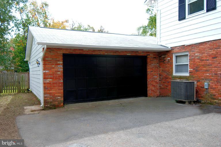 565 Poplar Drive Riva, MD 21140 - Photo 16 of 30 Roomy 2-Car Garage/Driveway