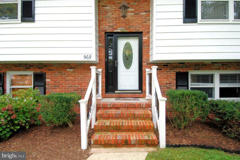 565 Poplar Drive Riva, MD 21140 - Photo 4 of 30 Easy Maintenance Brick/Siding