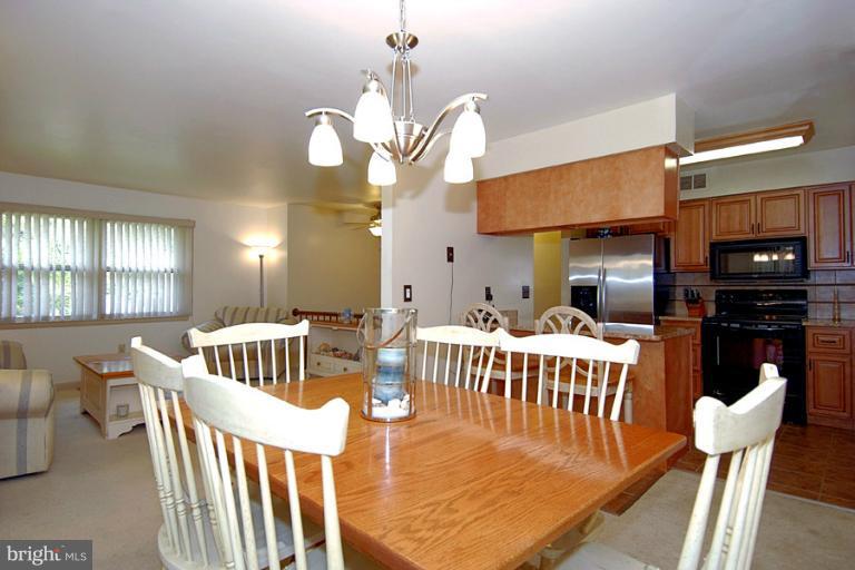 565 Poplar Drive Riva, MD 21140 - Photo 5 of 30 Ideal for Multi-Room Entertaining!