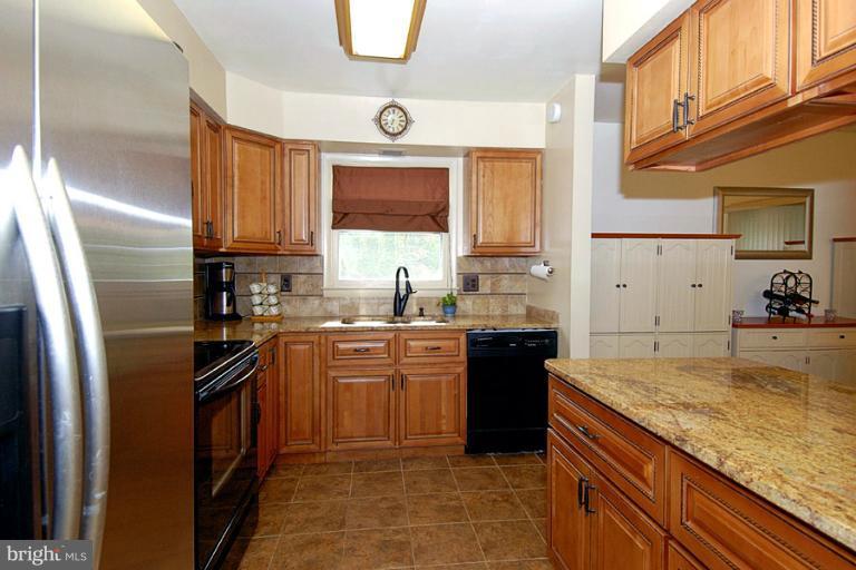 565 Poplar Drive Riva, MD 21140 - Photo 6 of 30 Granite Counters and Stainless Appliances