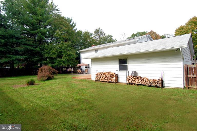 565 Poplar Drive Riva, MD 21140 - Photo 8 of 30 Access to Sprawling Back Yard