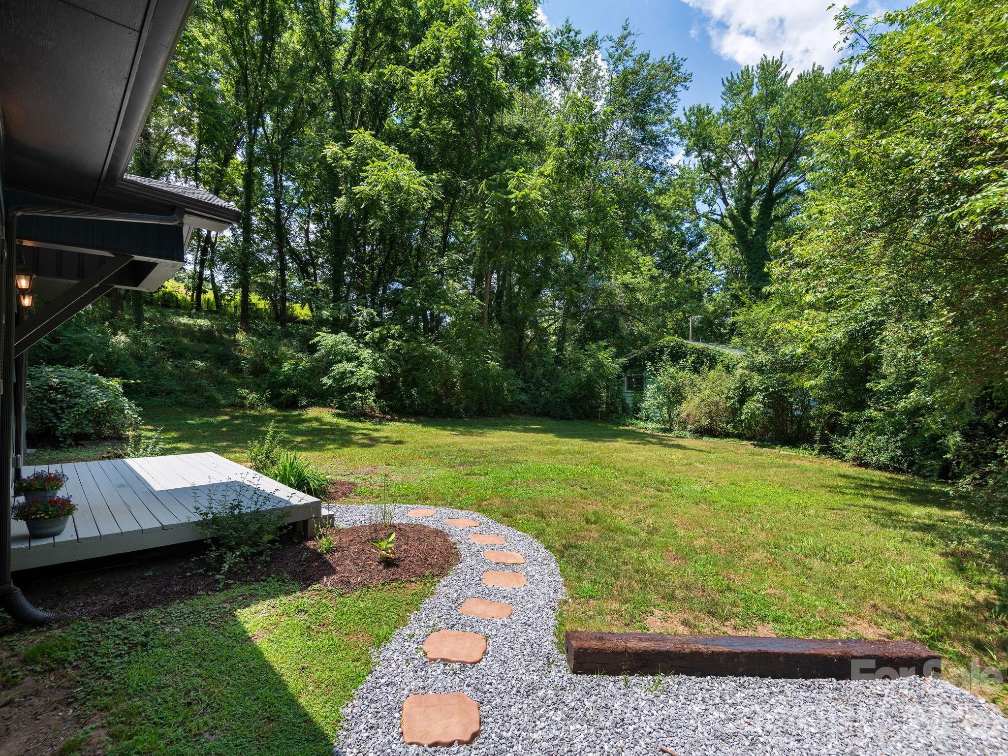 78 Travis Street Clyde, NC 28721 - Photo 3 of 20