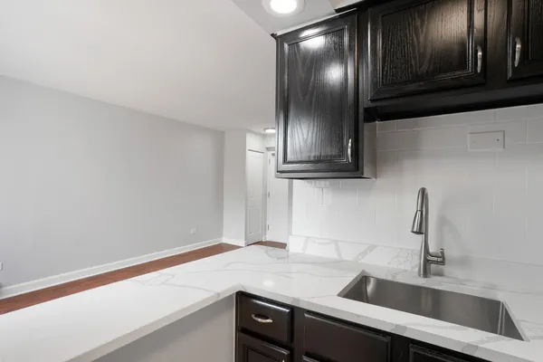 $1,338 | 6758 North Sheridan Road, Unit 247, Chicago, IL 60626