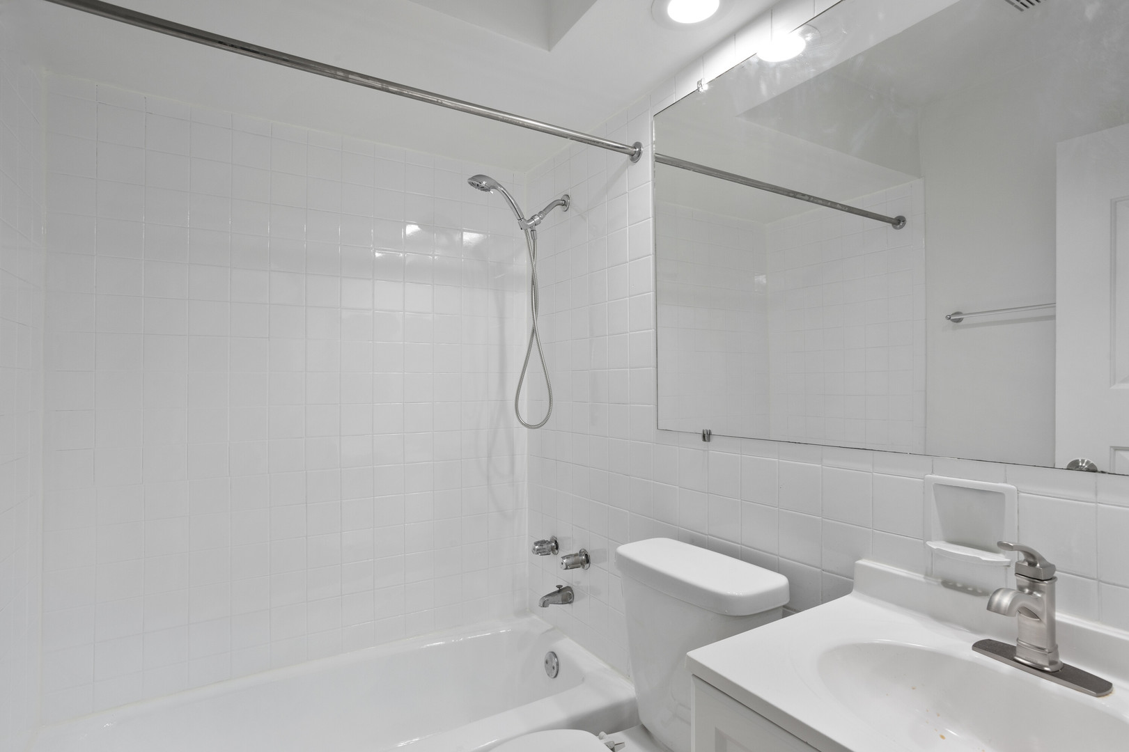 6758 North Sheridan Road, Unit 247 Chicago, IL 60626 - Photo 9 of 12